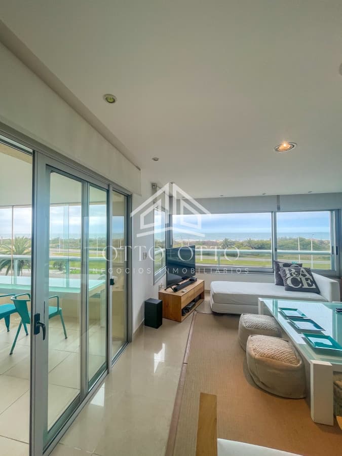 Apartamento de 3 dormitorios en Punta del Este, Playa Brava FRENTE AL MAR