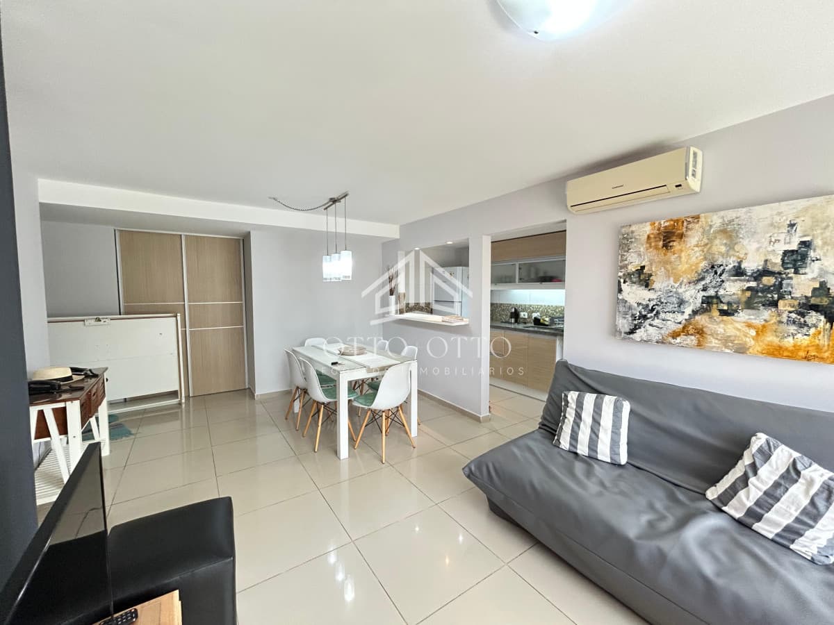 Venta apartamento dos dormitorios punta del este edificio acapulco roosevelt parrillero propio