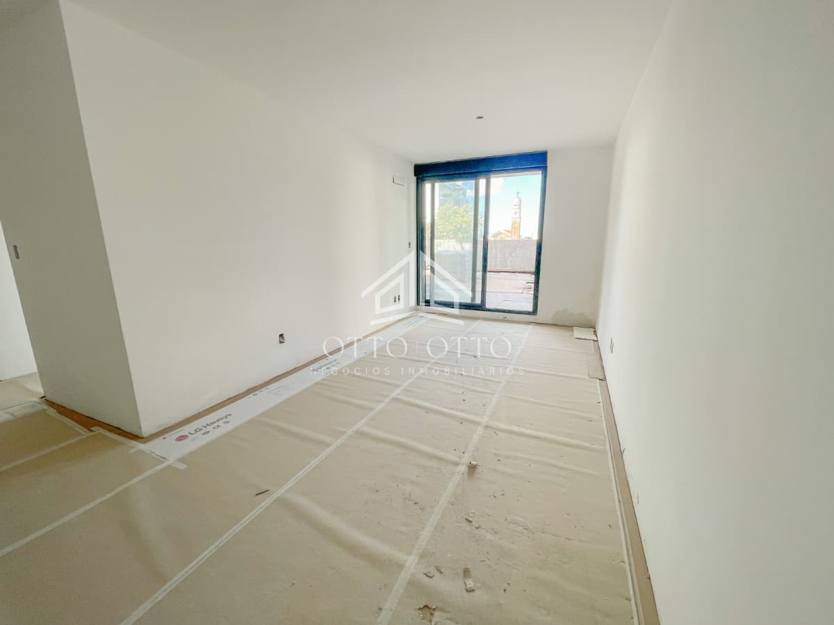 Apartamento en venta dos dormitorios con patio zona Punta Carretas