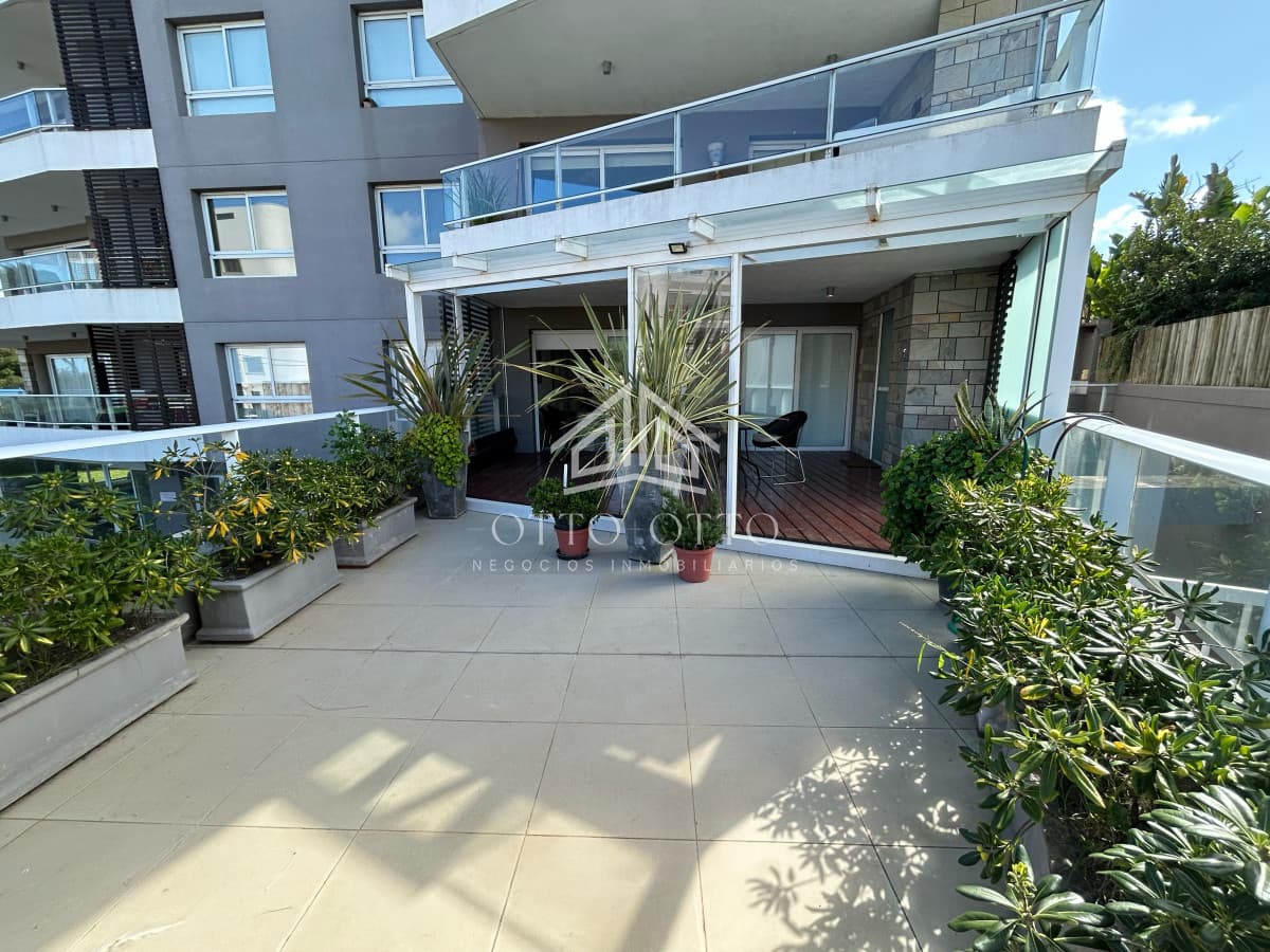 Venta apartamento un dormitorio punta del este edificio Ten Mansa vista al mar