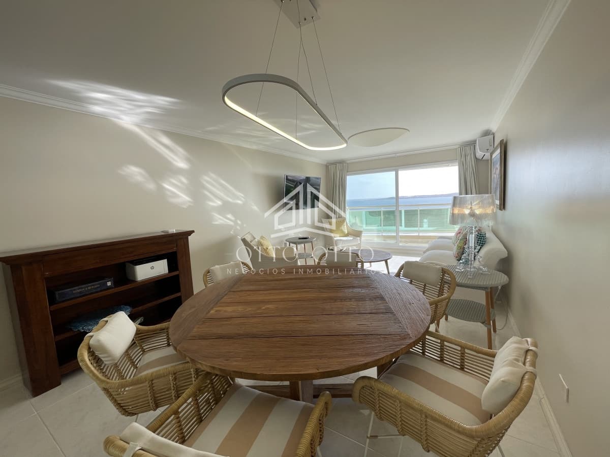 Venta Apartamento TRES Dormitorios Punta del este playa Mansa Primera fila