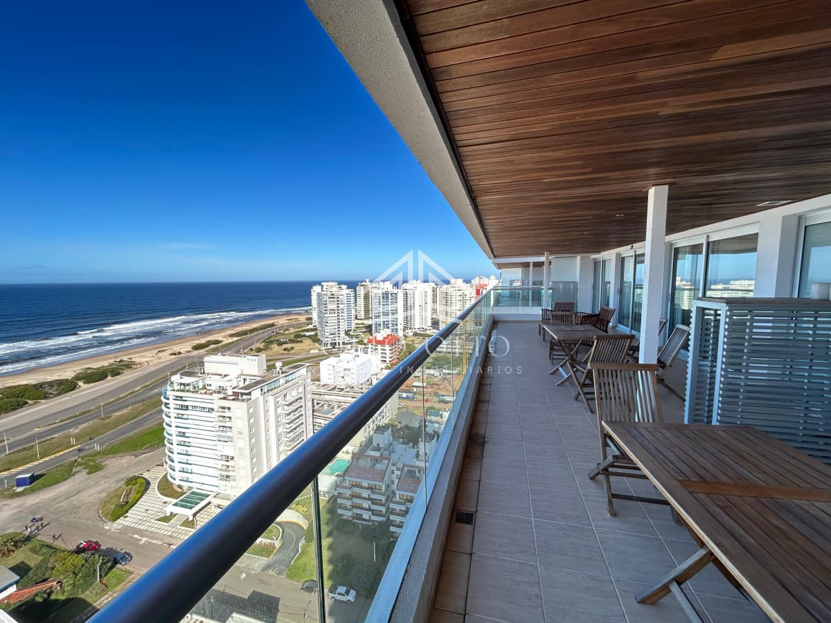 Venta apartamento tres dormitorios Punta del Este playa Brava primera linea edificio icon brava