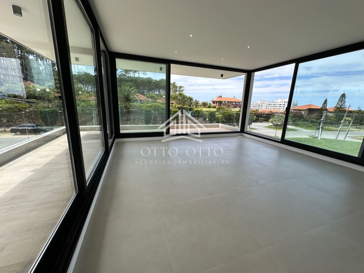 Apartamento de 2 dormitorios en venta en Playa Brava, Punta del Este
