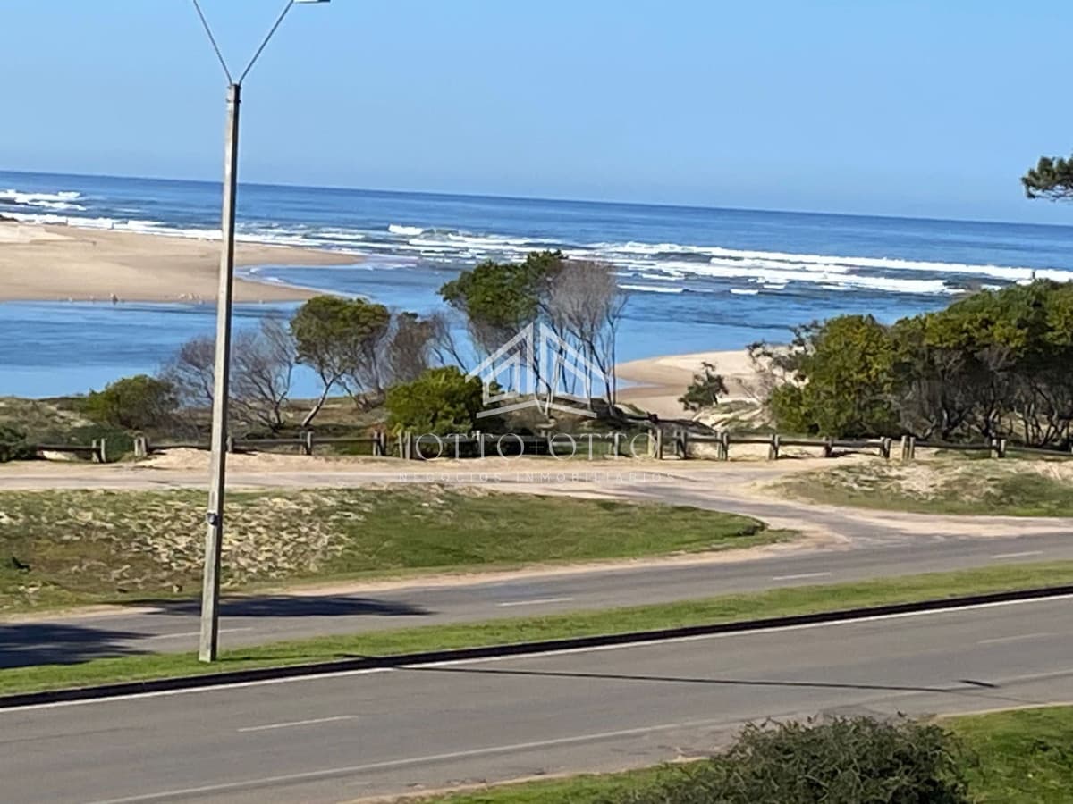 HERMOSO APARTAMENTO DOS DORMITORIOS EN BRAVA