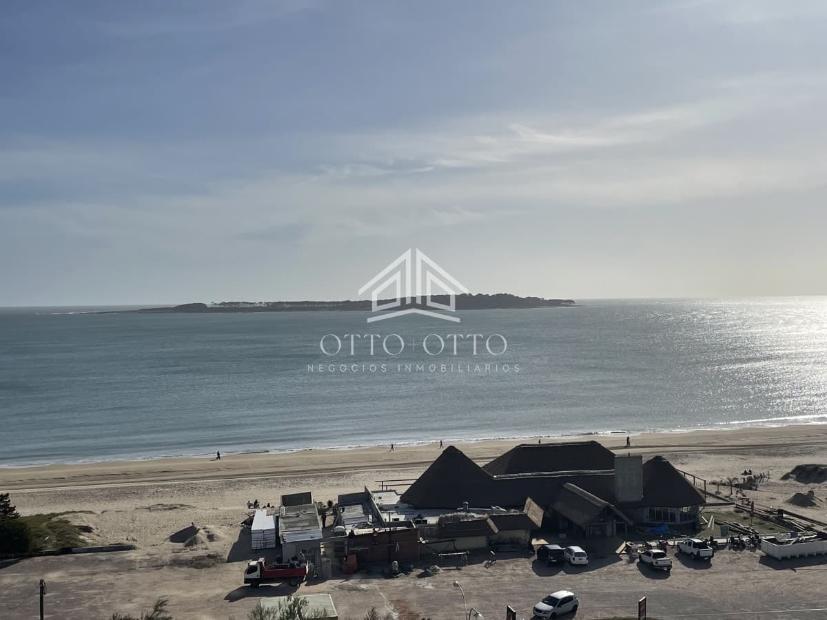 Venta Apartamento TRES Dormitorios Punta del este playa Mansa Primera fila