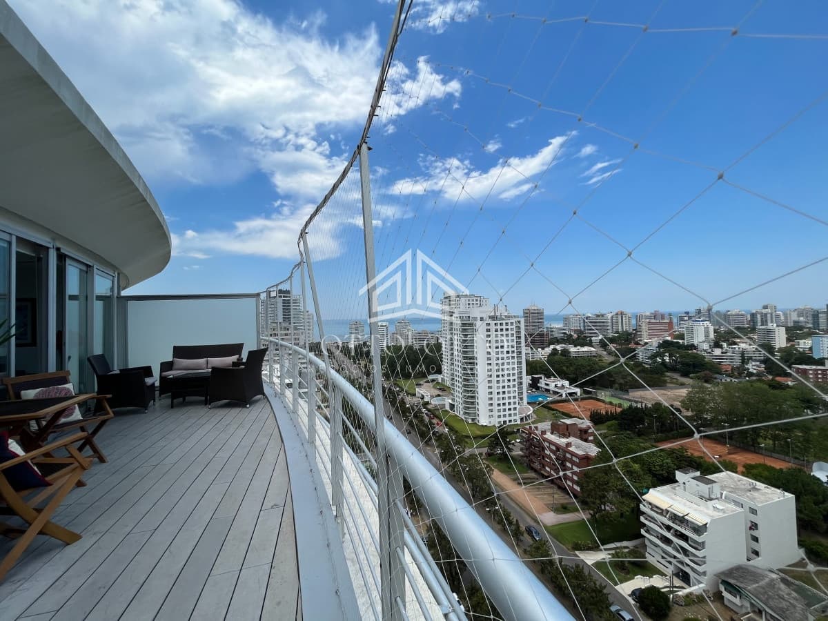Amplio penthouse en zona para vivir todo el año