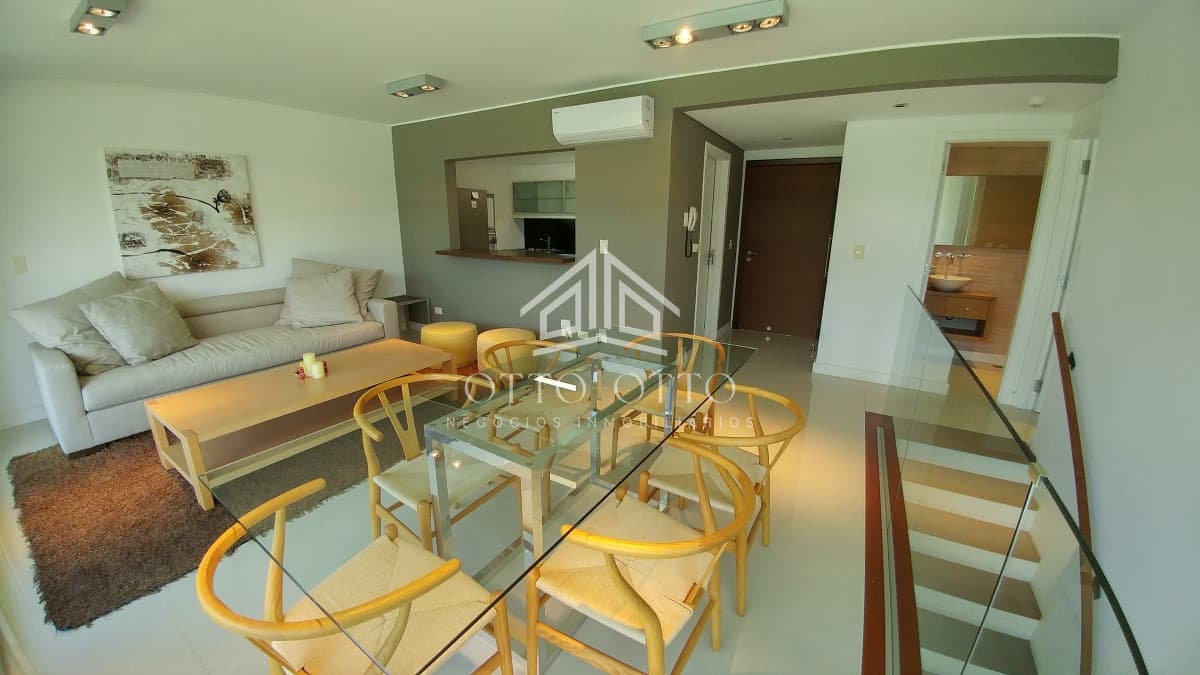 Departamento en complejo de categoría en la zona de Rincon del Indio a pasos del mar.