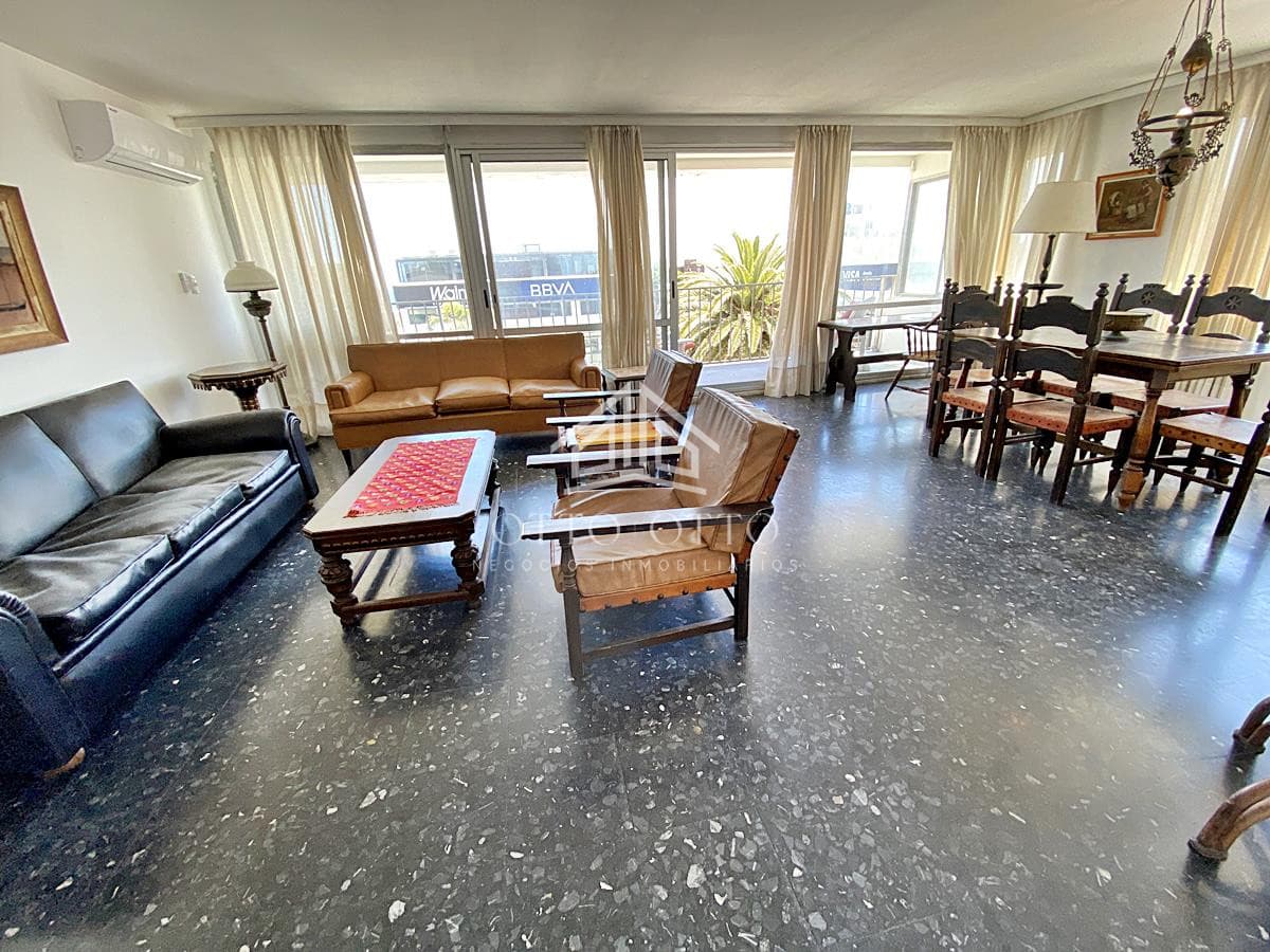 Apartamento en Peninsula a metros de la Rambla