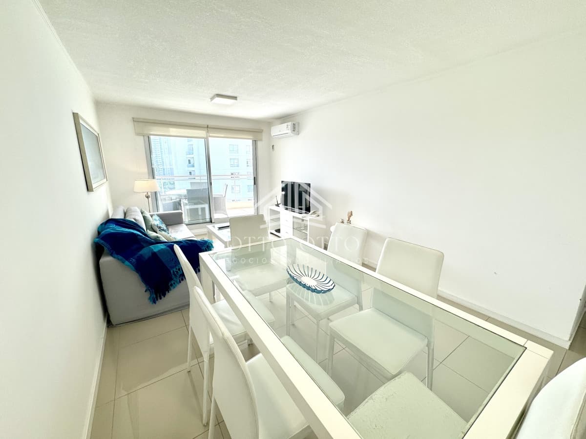 apartamanto de 2 dormitrios 2 baños, parrillero en su terraza