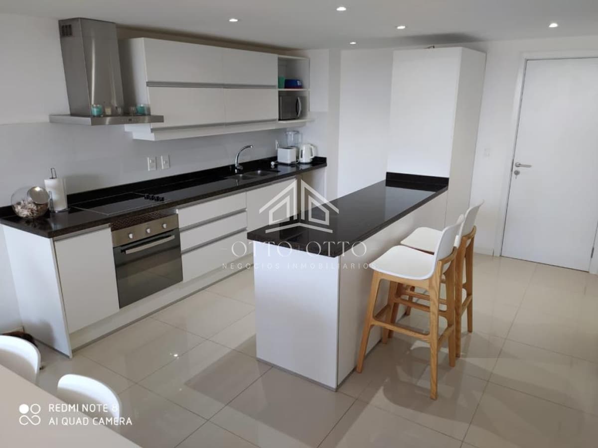 Venta apartamento tres dormitorios punta del este edificio torre esmeralda