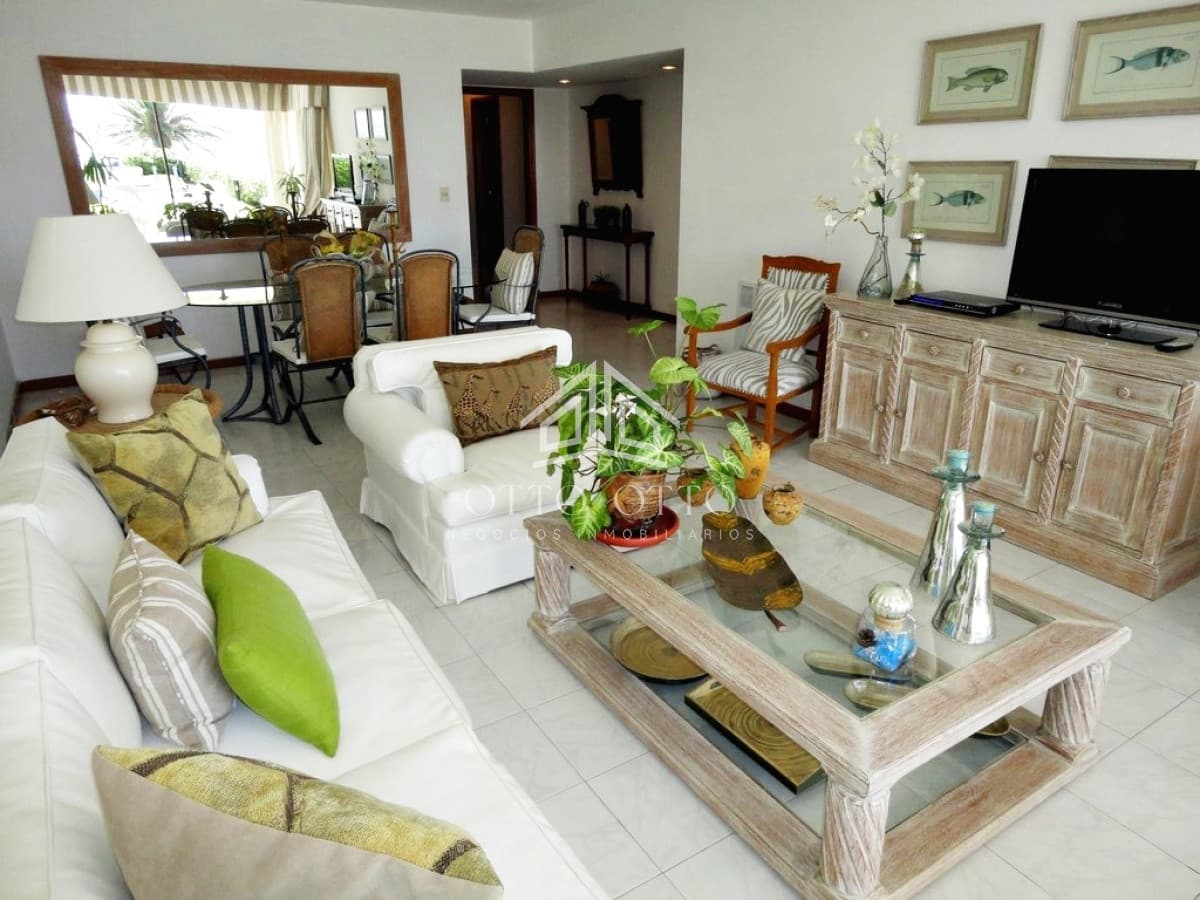 Apartamento en la Peninsula de Punta del Este, 3 dormitorios!