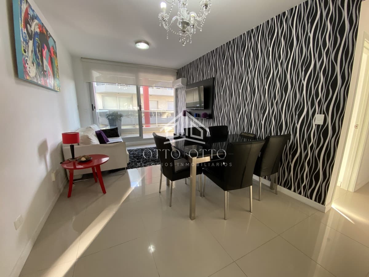 Apartamento en venta, 2 dormitorios, en la Peninsula de Punta del Este!