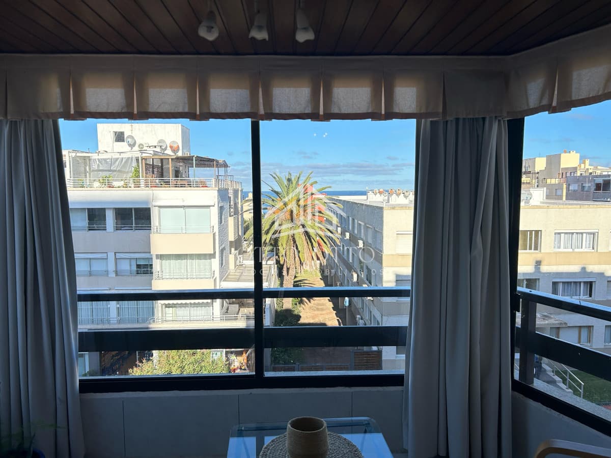 Venta apartamento tres dormitorios Punta del este Peninsula con garaje