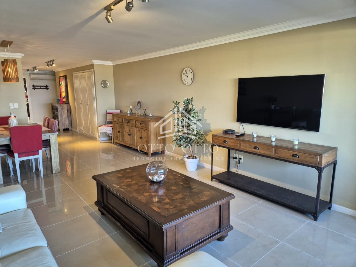 Apartamento en venta Playa Brava 3 dormitorios FRENTE AL MAR