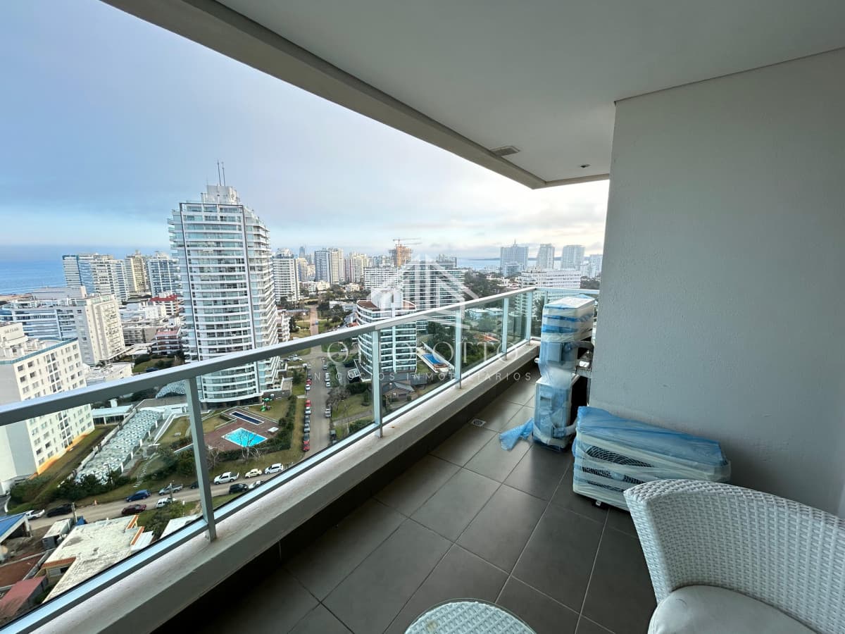 Venta apartamento dos dormitorios Punta del Este edificio Wind tower