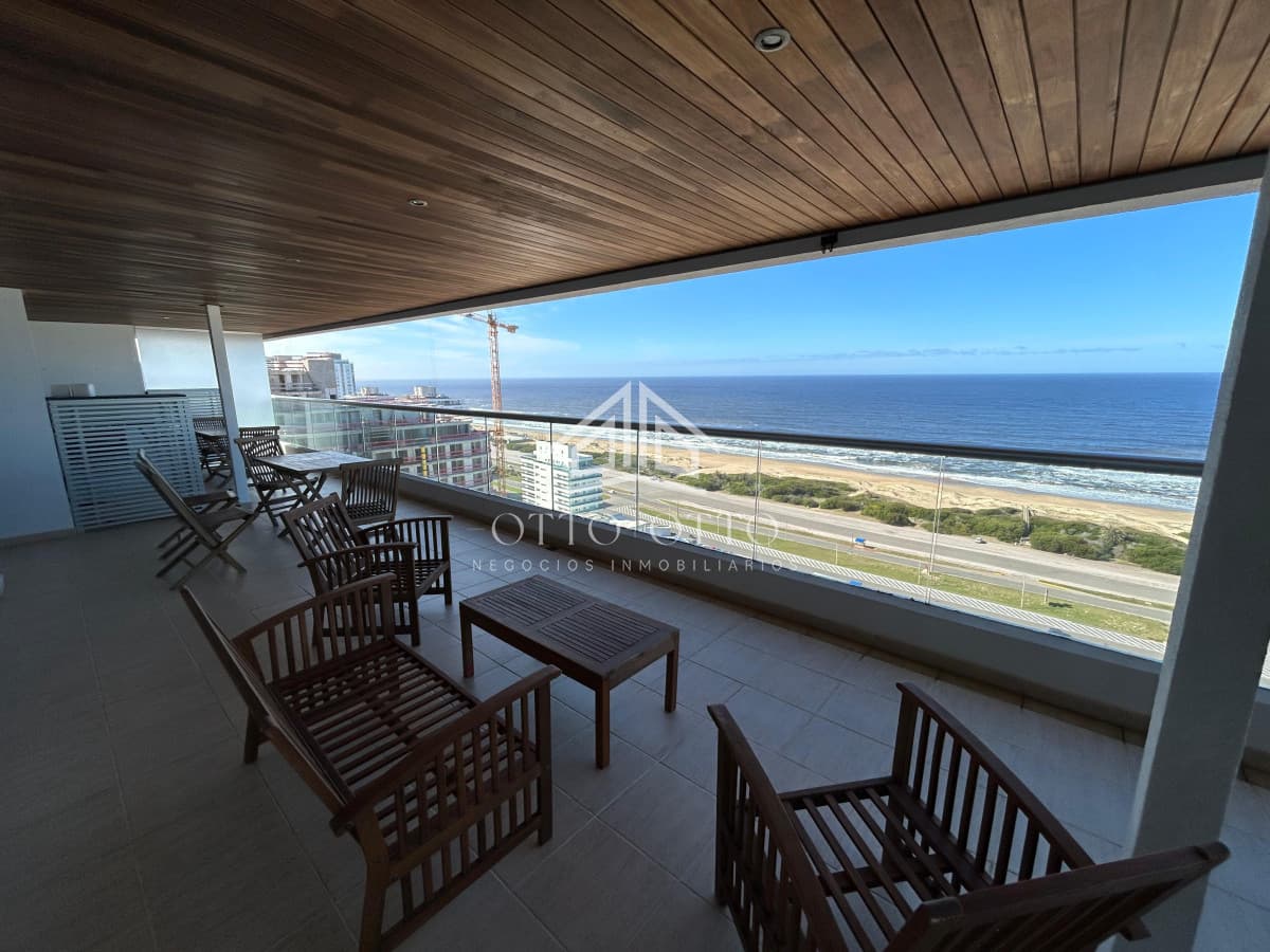 Venta apartamento tres dormitorios Punta del Este playa Brava primera linea edificio icon brava