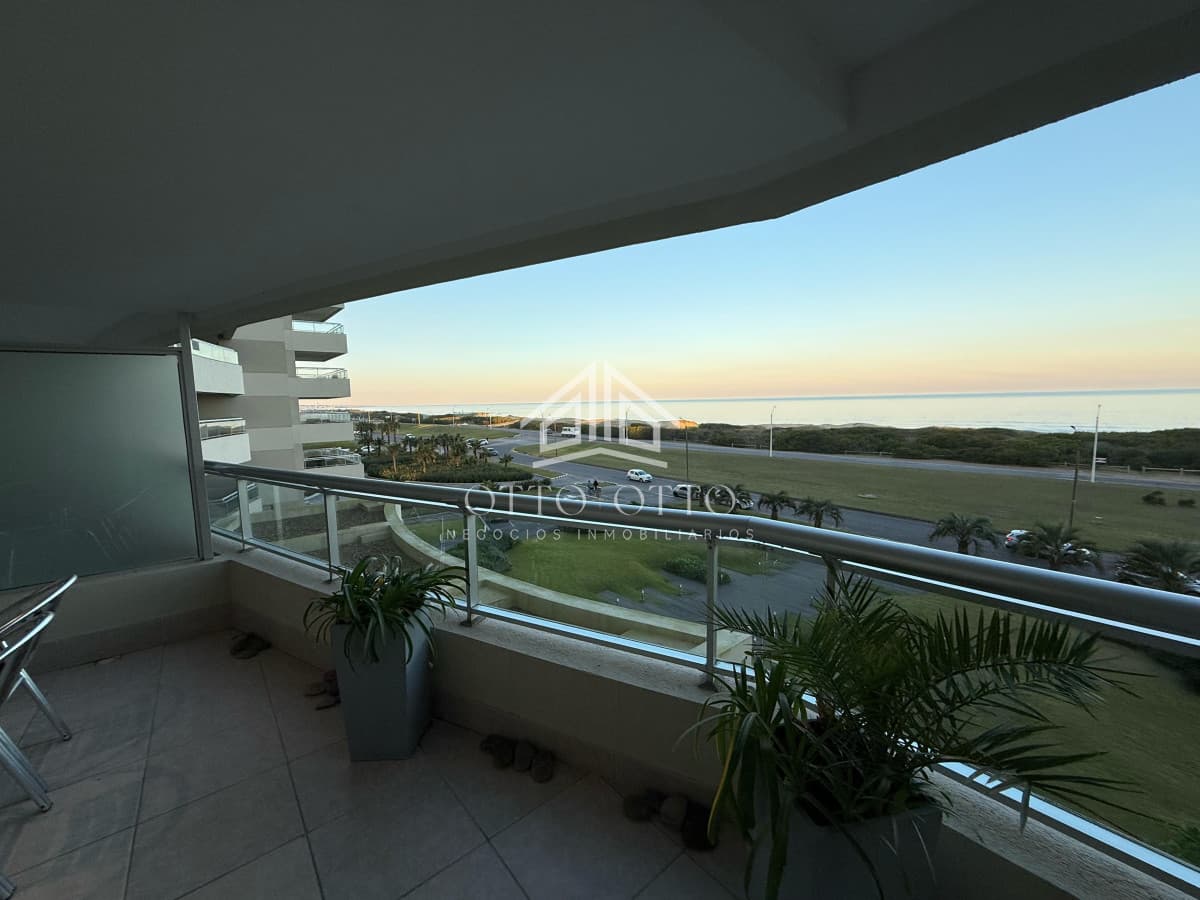 Venta apartamento tres dormitorios mas dependencia punta del este playa brava edificio torre lobos