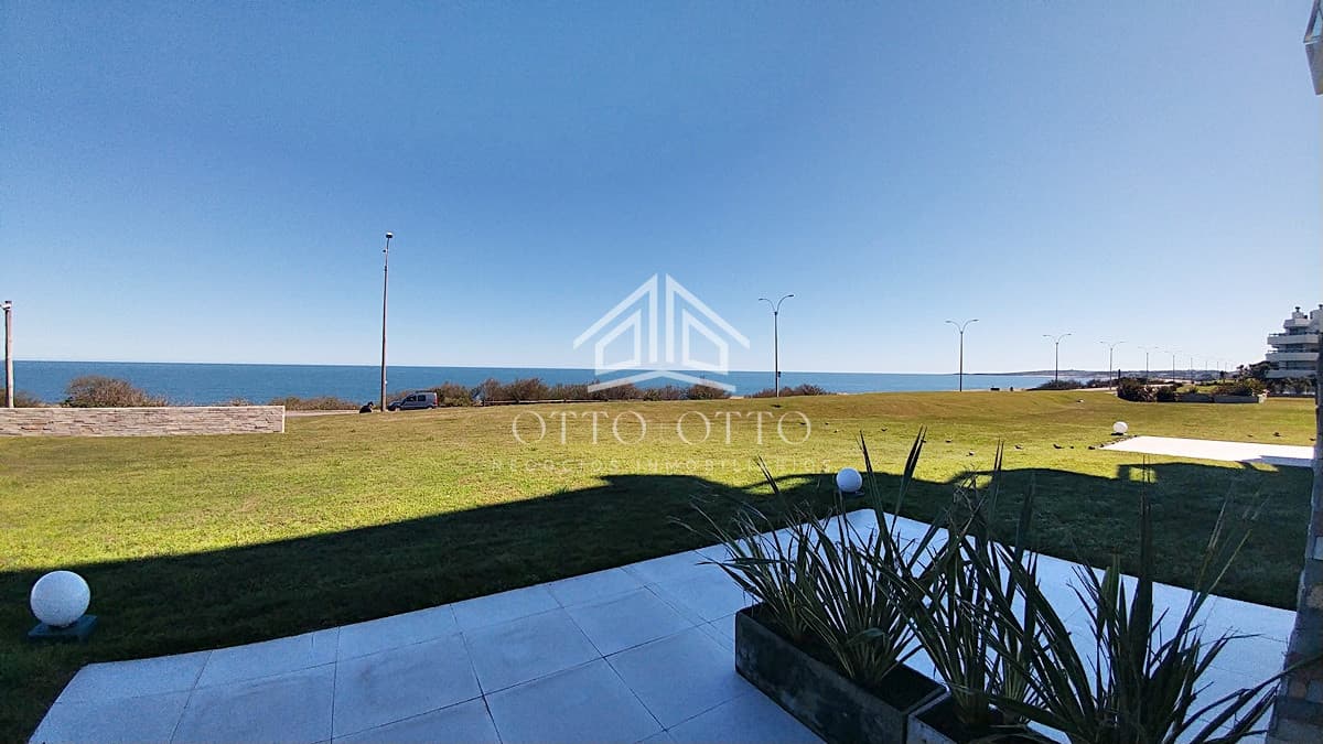 Apartamento en venta Playa Mansa 2 dormitorios