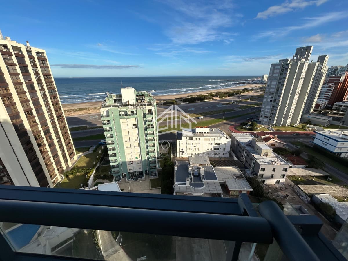 Venta apartamento dos dormitorios punta del este playa brava edificio siglo sol ii