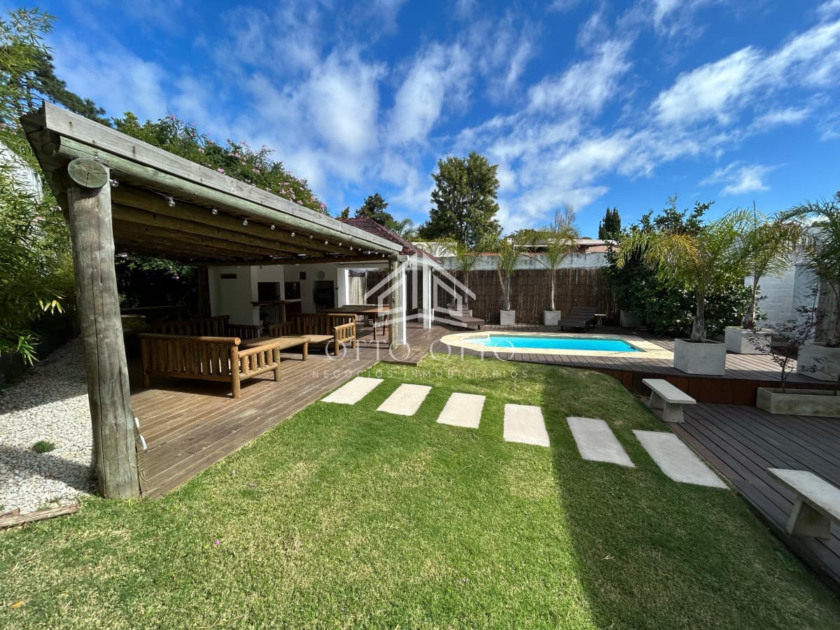 Venta casa siete dormitorios Punta del Este playa Mansa parrillero y piscina