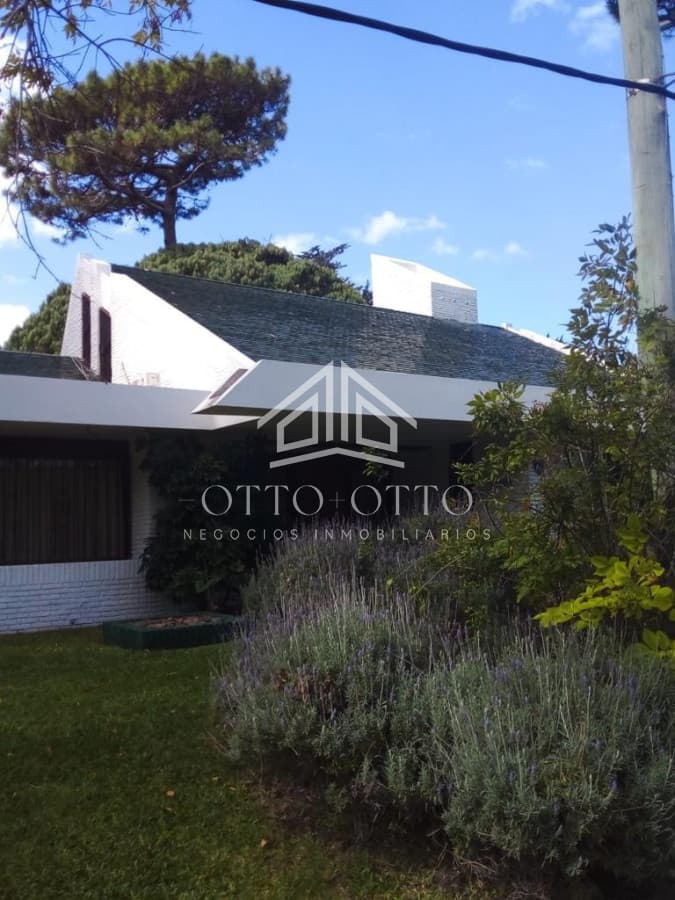IMPONENTE CASA EN MANSA CON UBICACION PRIVILEGIADA