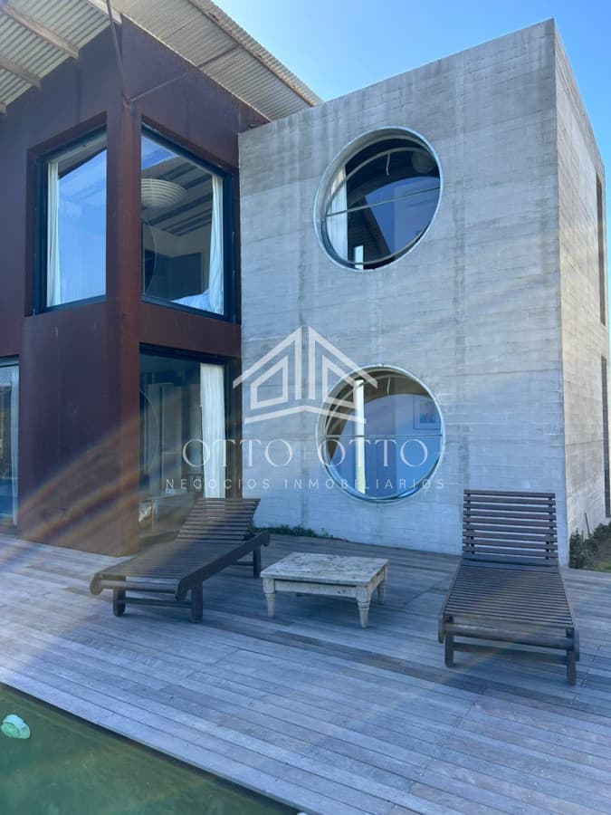 Increíble casa en Punta Piedras a metros del mar con 5 dormitorios