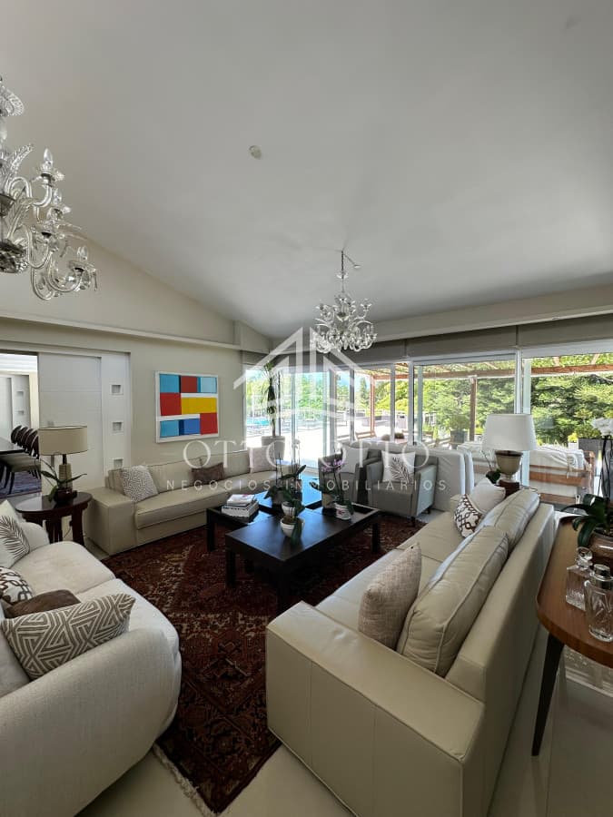 Hermosa Mansion en El Golf, Punta del Este