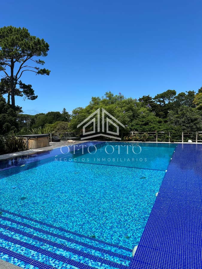 Hermosa Mansion en El Golf, Punta del Este