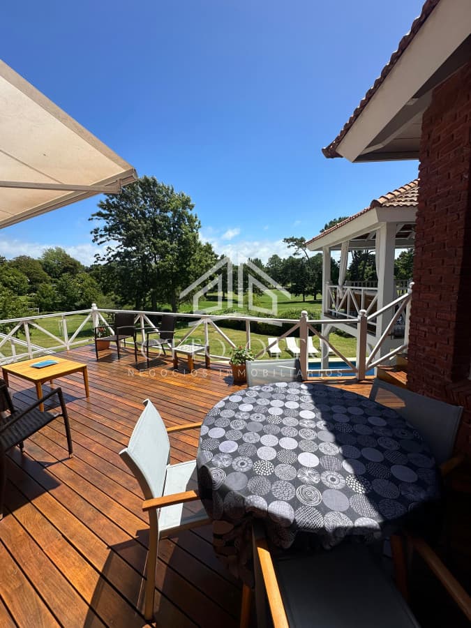 Espectacular Casa en El Golf Punta del Este 5 dormitorios en suite