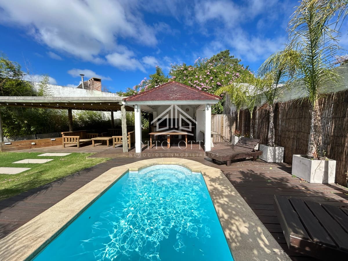 Venta casa siete dormitorios Punta del Este playa Mansa parrillero y piscina