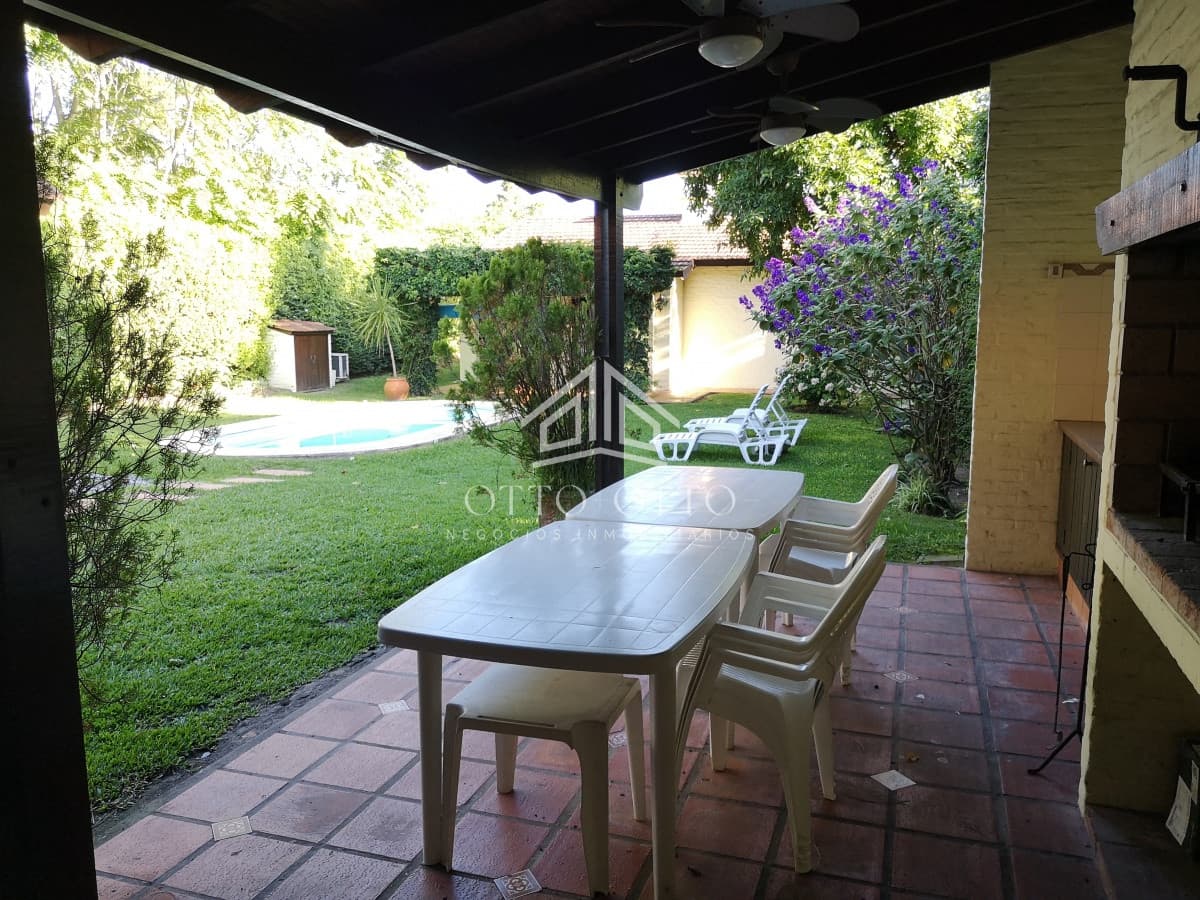 Venta casa cuatro dormitorios Punta del Este con piscina