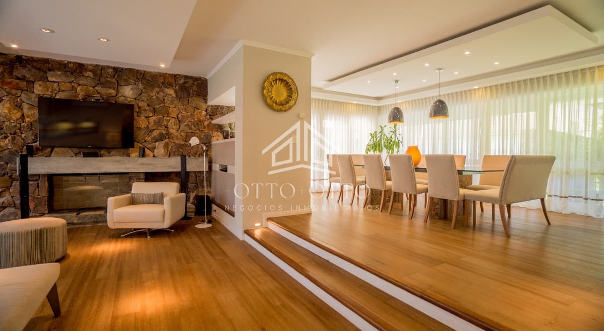 Casa en venta y alquiler temporario Playa Mansa 6 dormitorios