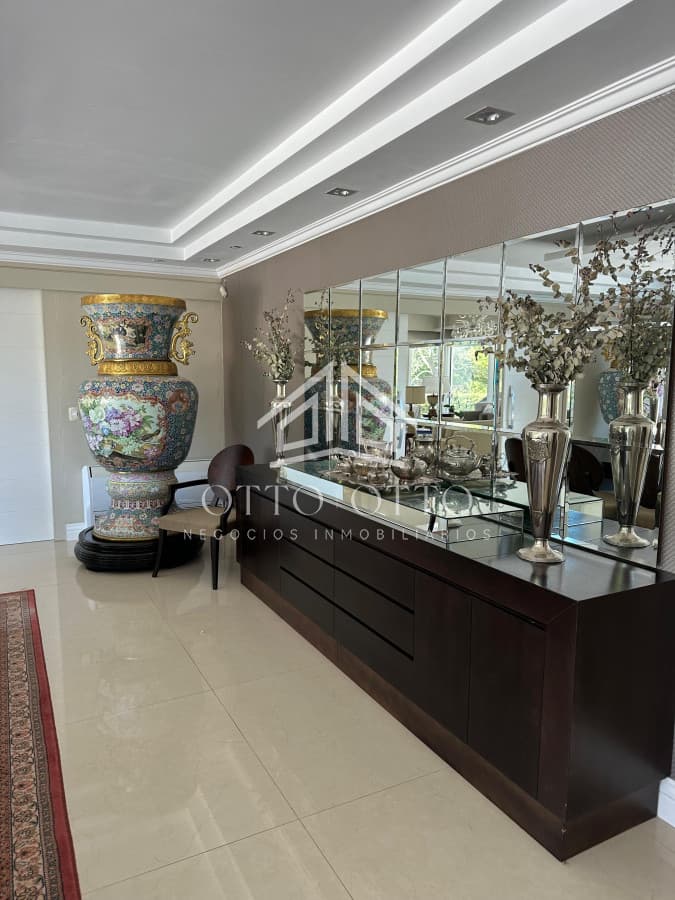 Hermosa Mansion en El Golf, Punta del Este