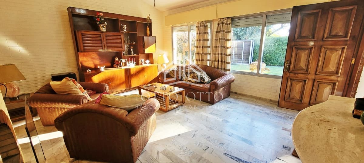 Casa en la Floresta, se escucha permuta por depto en Montevideo o Punta del Este