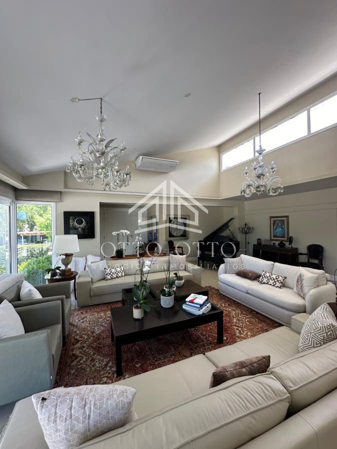 Hermosa Mansion en El Golf, Punta del Este