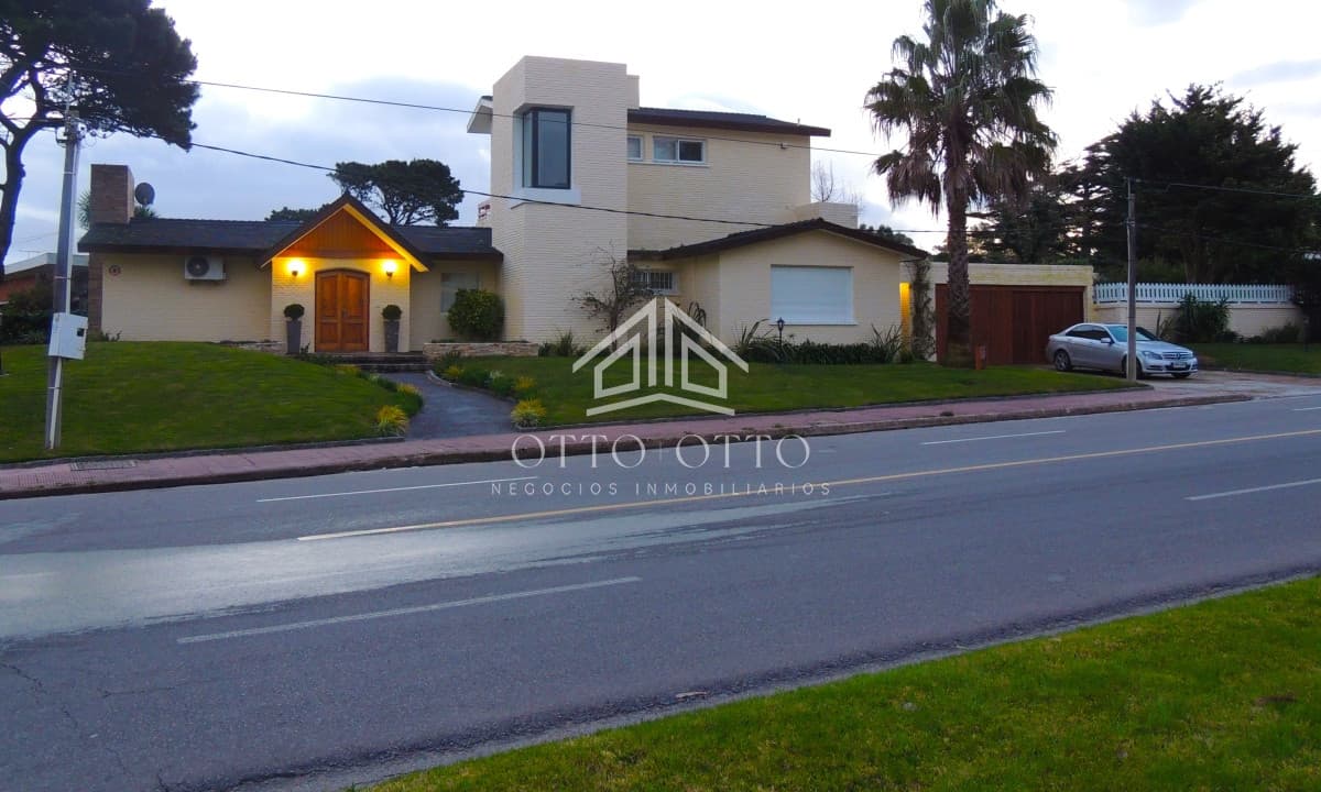 Casa en venta y alquiler temporario Punta Del Este 5 dormitorios