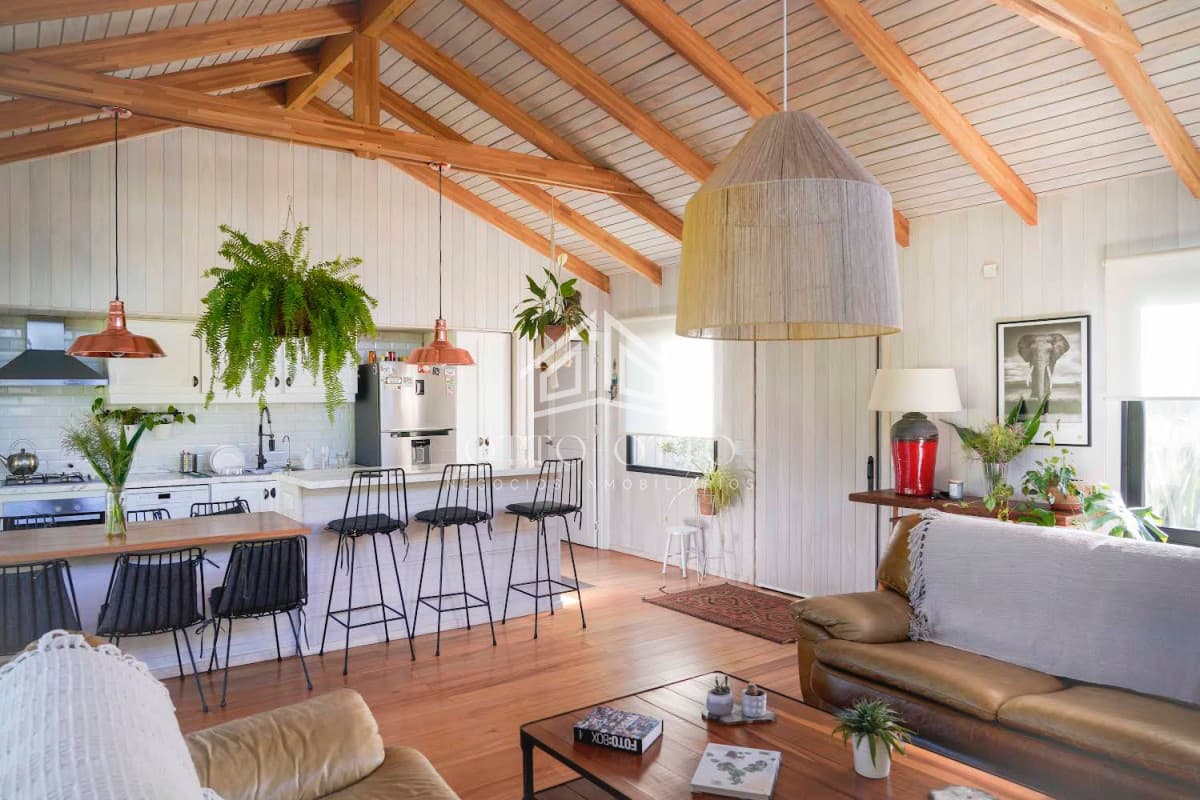 Venta casa tres dormitorios La Barra moderno