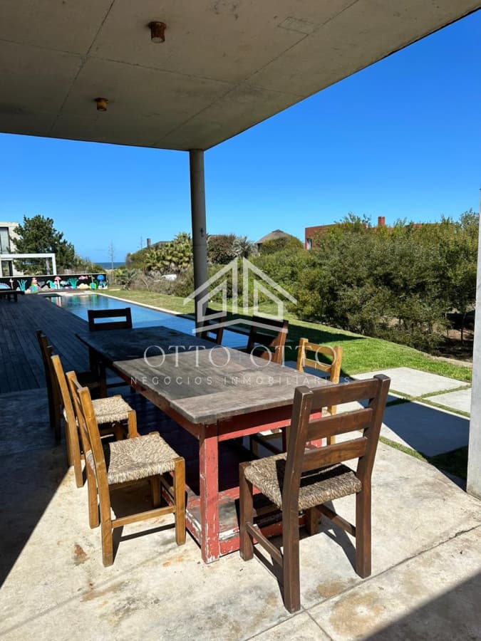 Increíble casa en Punta Piedras a metros del mar con 5 dormitorios