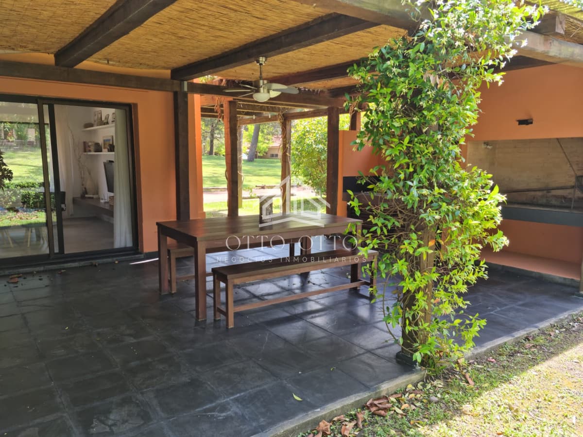 Venta casa dos dormitorios Punta del este Pinares parrillero