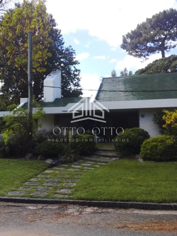 IMPONENTE CASA EN MANSA CON UBICACION PRIVILEGIADA