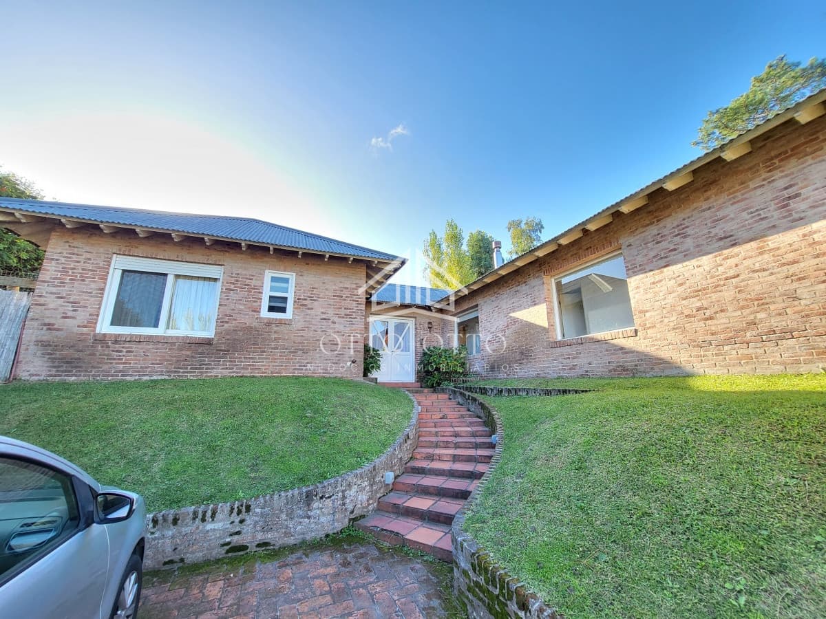 Venta casa cuatro dormitorios Punta del este barrio Arbolada parrillero y gran terreno
