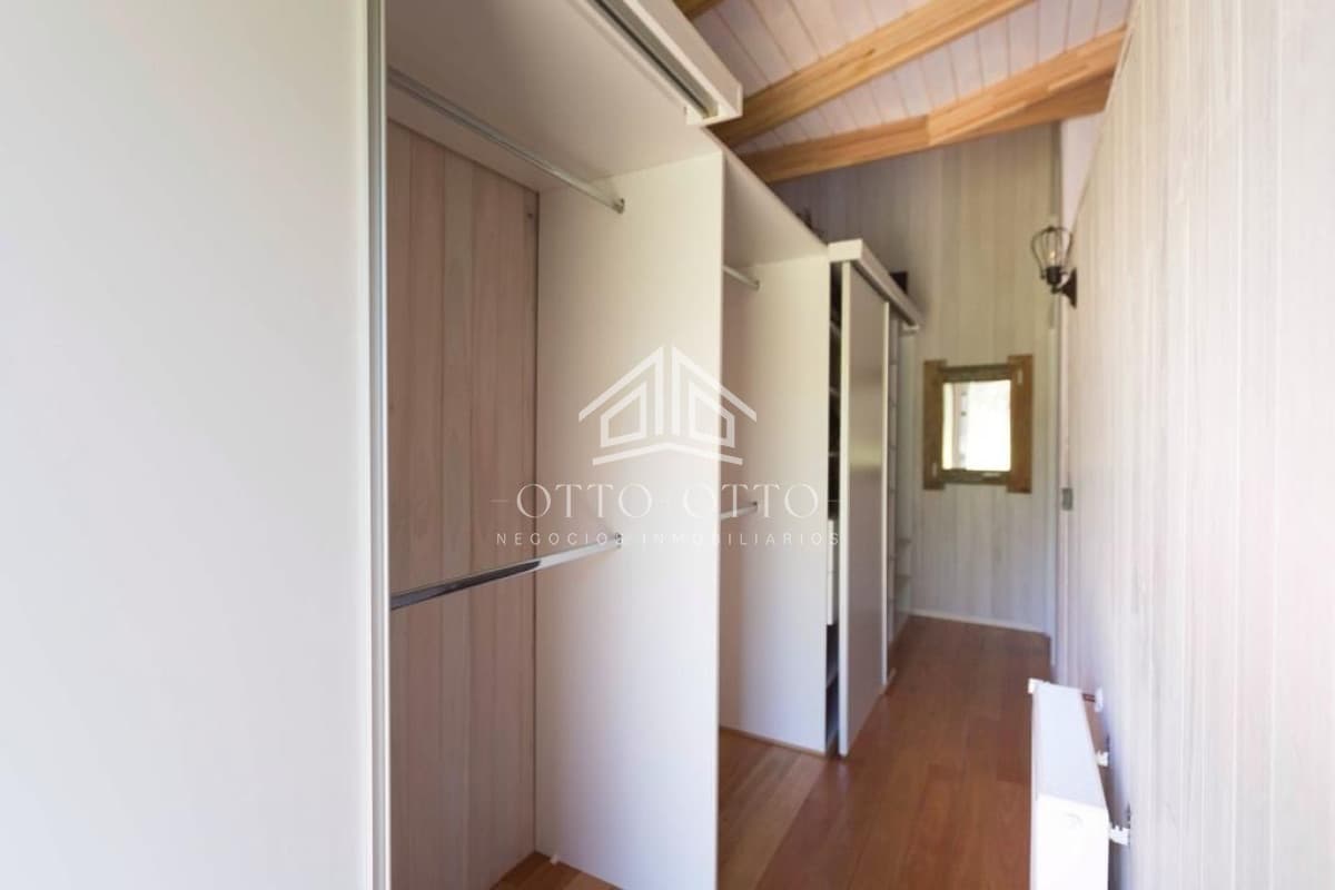 Venta casa tres dormitorios La Barra moderno