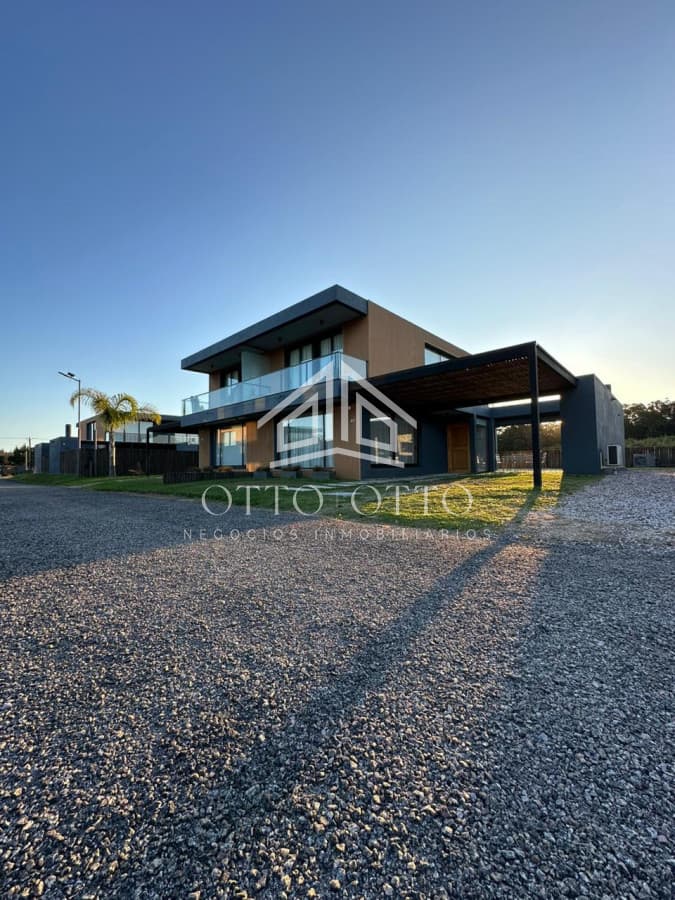 Venta casa tres dormitorios Punta ballena