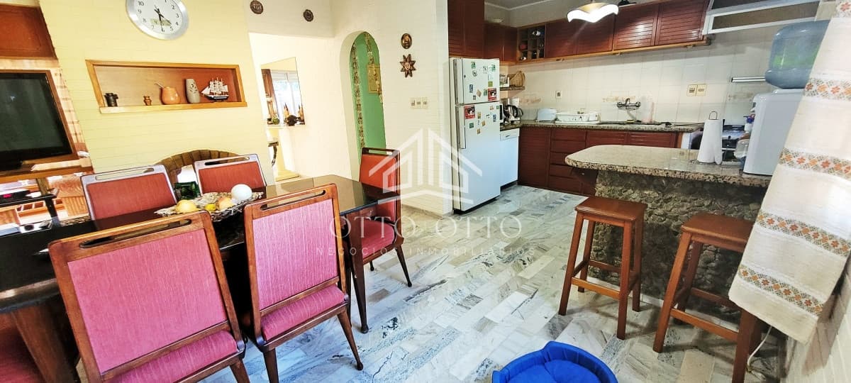 Casa en la Floresta, se escucha permuta por depto en Montevideo o Punta del Este