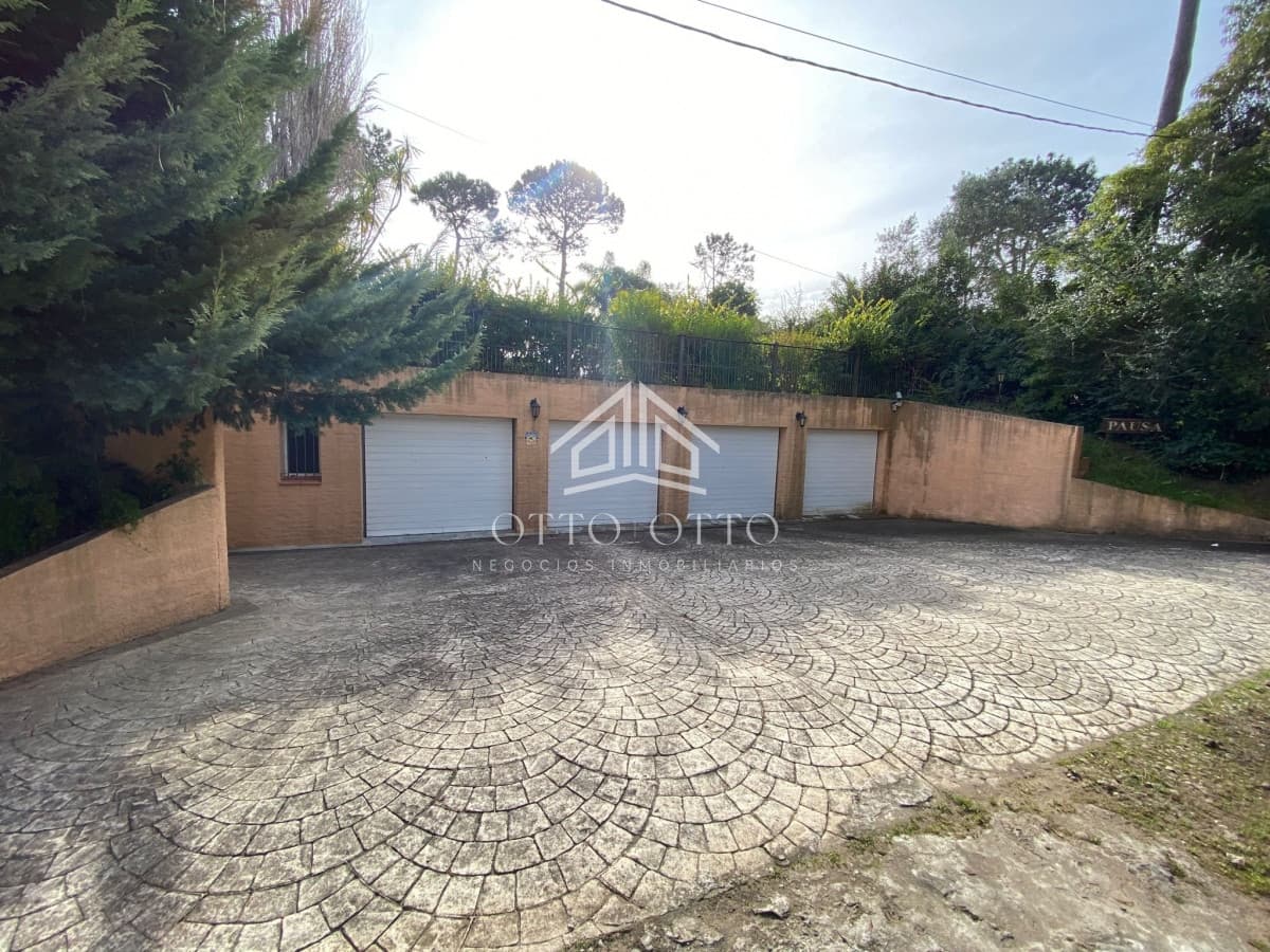 Casa en venta Lugano 5 dormitorios