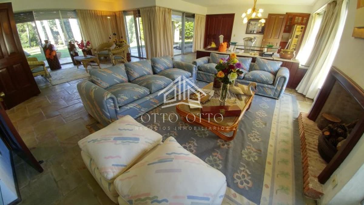 Espectacular residencia para reciclar en playa mansa!