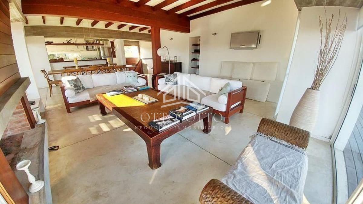 Hermosa casa en venta Punta Piedras  6 dormitorios!