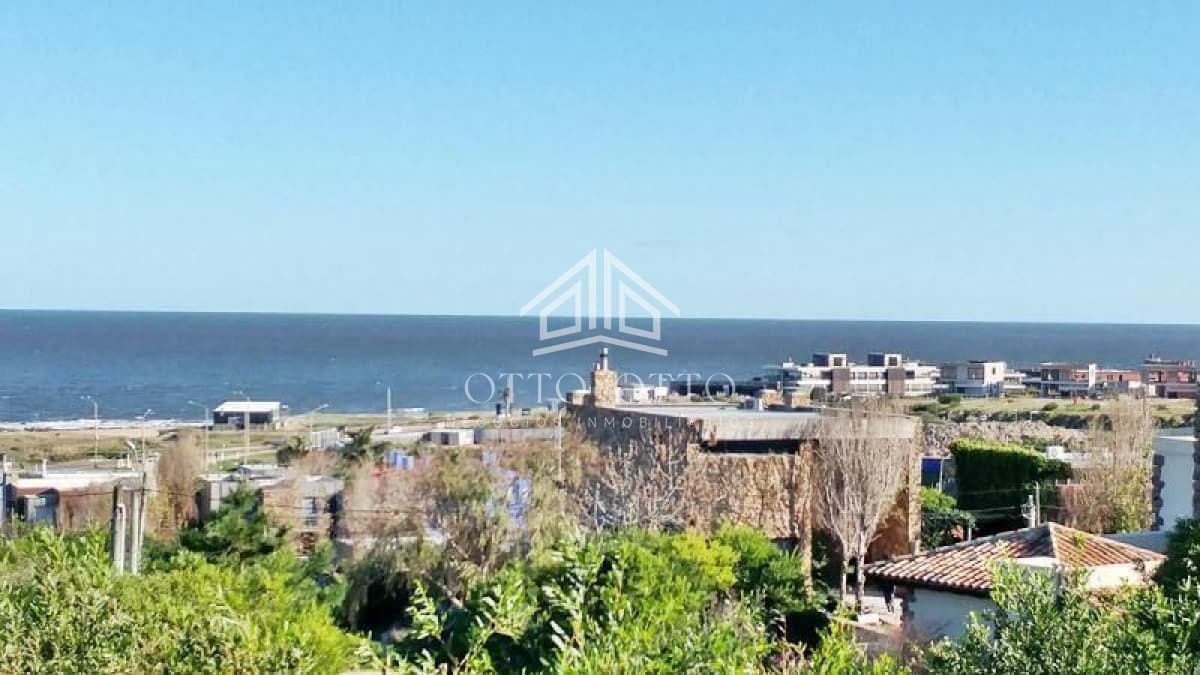 Hermosa casa en venta Punta Piedras  6 dormitorios!