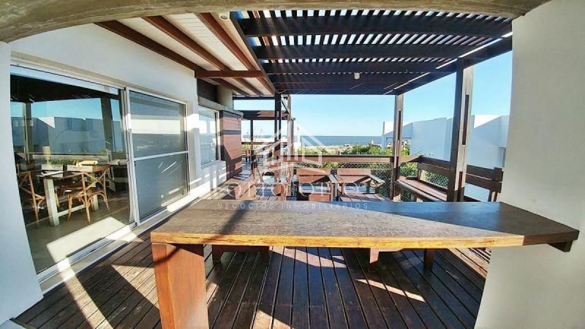 Hermosa casa en venta Punta Piedras  6 dormitorios!