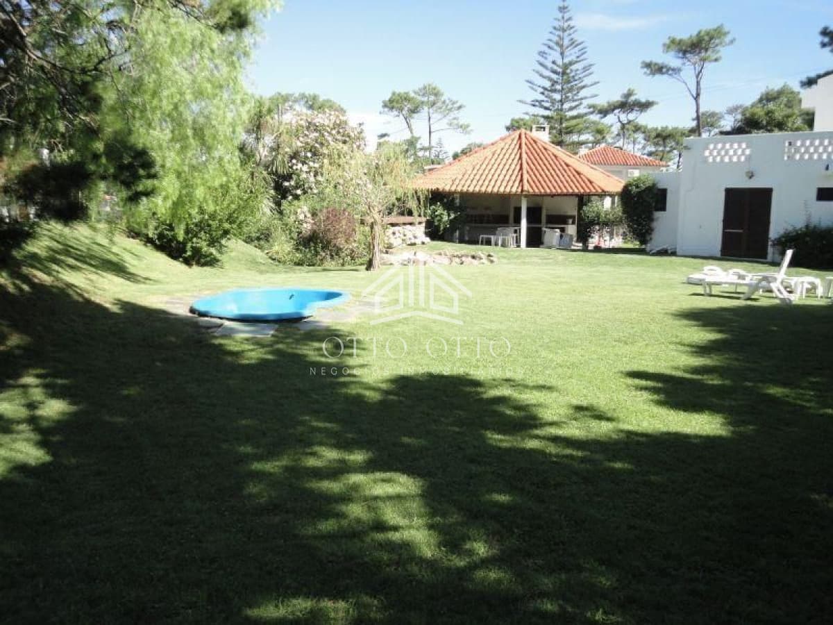Casa en venta Playa Mansa 4 dormitorios